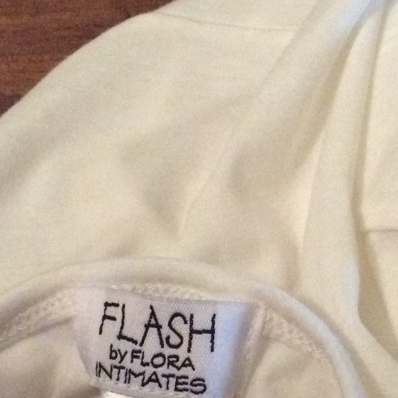 Flash by  Flora  Intimates - Picture 3 of 8